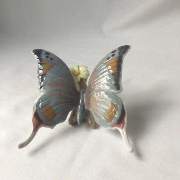 Lladro figurine 6703 - From Nature’s Palette